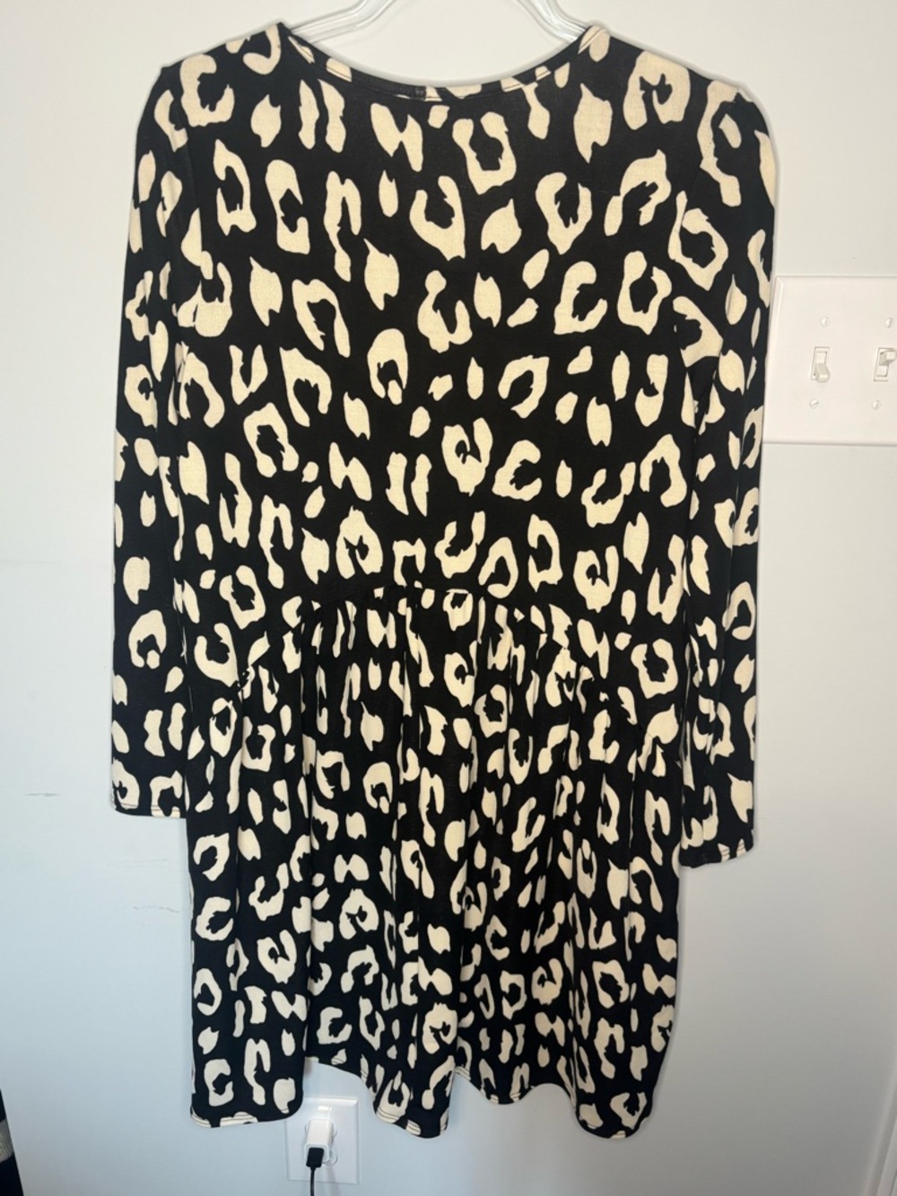 Black and Cream Leopard Midi Dress with V-Neck - Picture 2 of 4